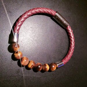 Pulsera de piel roja, acero y piedra