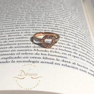 Anillo de corazón piedras